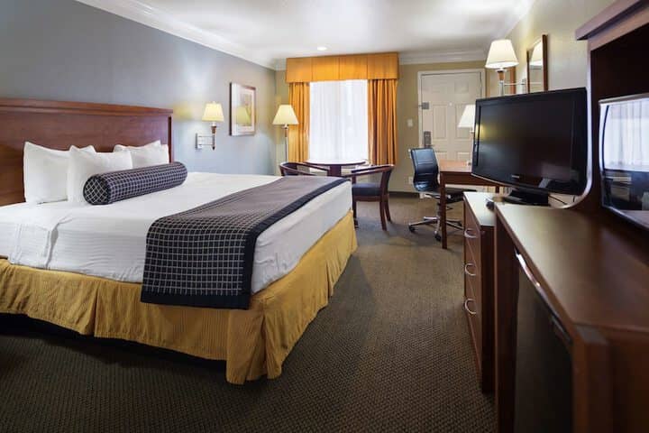 Room 5 of 15